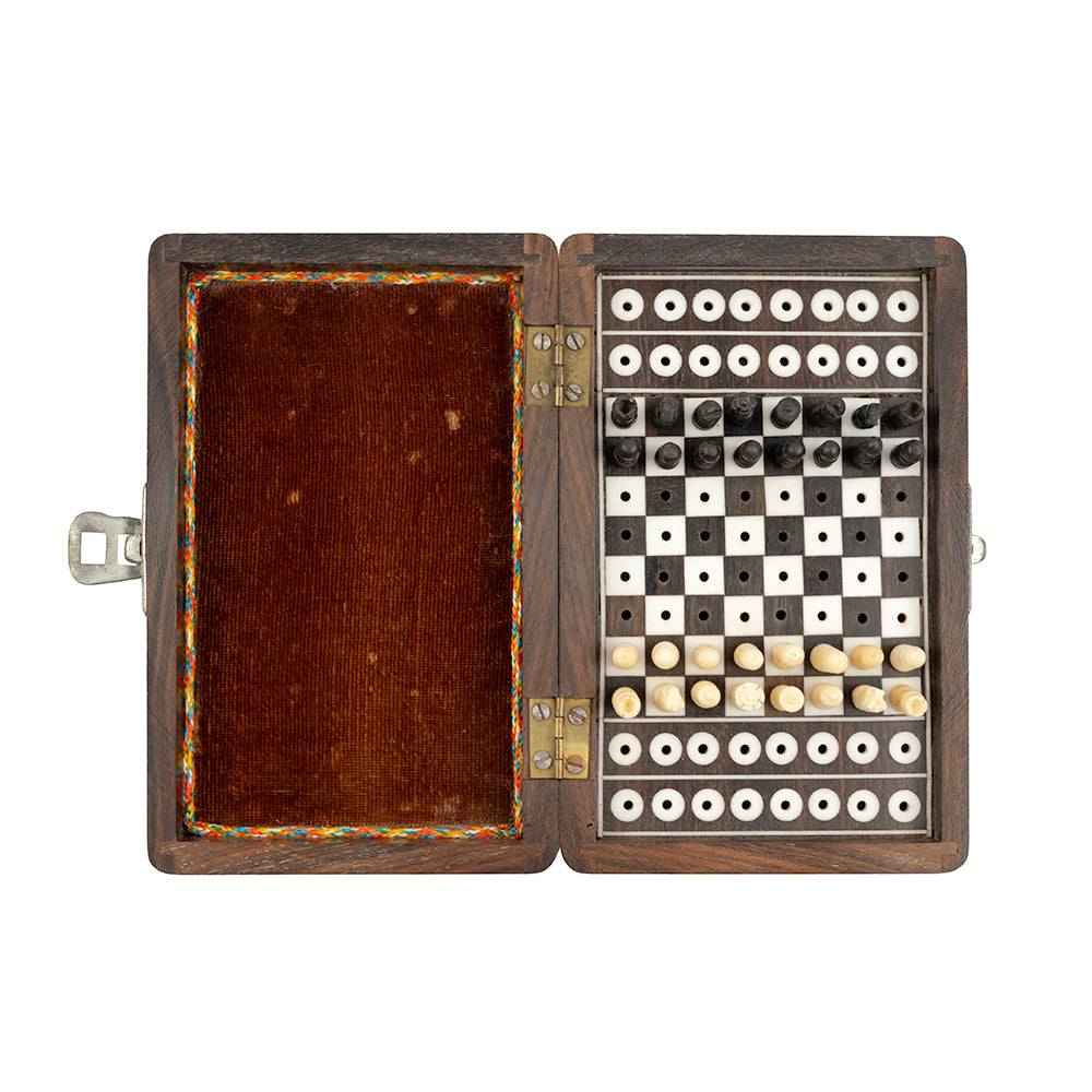 Bone travel chess set in polished mahogany case - 1800s