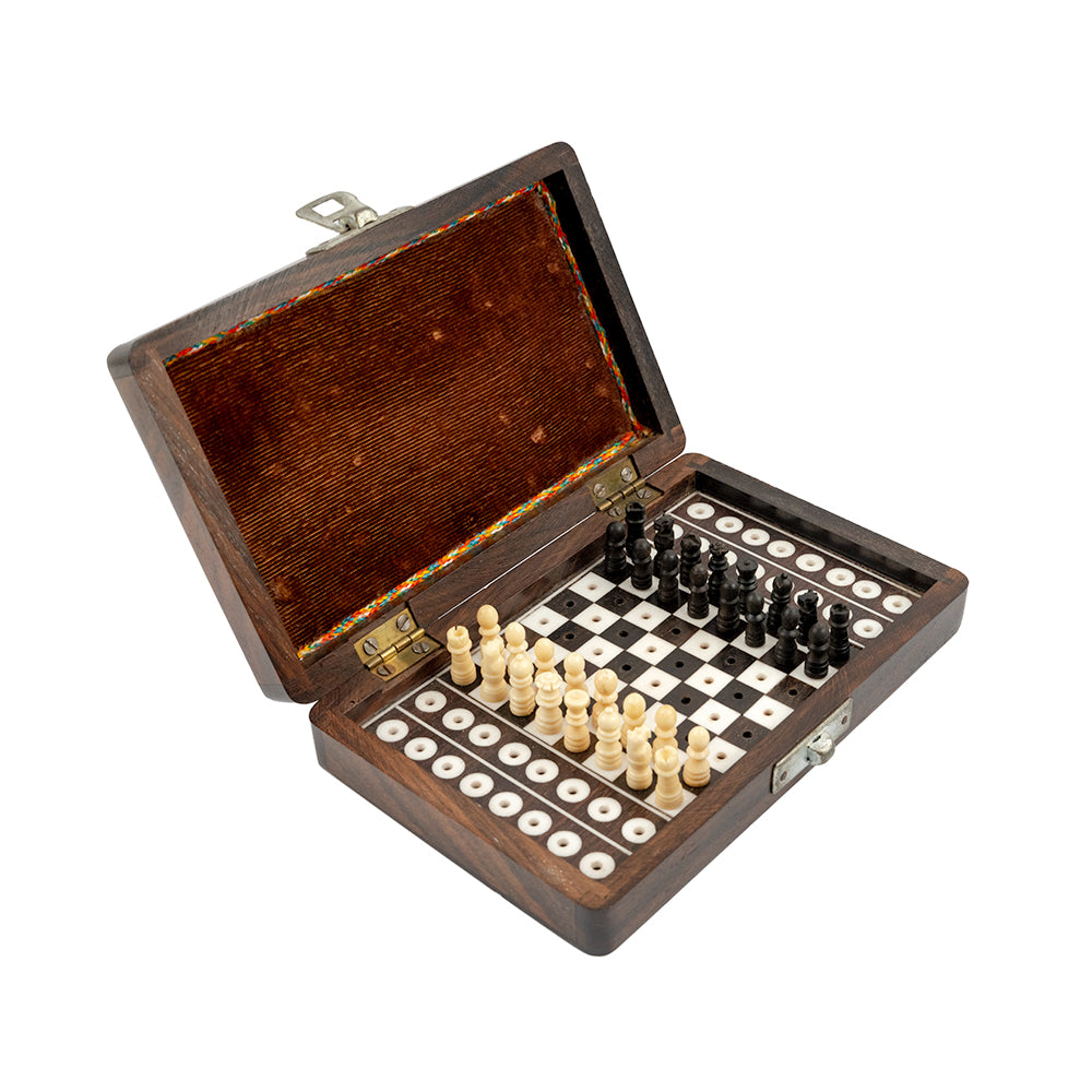 Bone travel chess set in polished mahogany case - 1800s