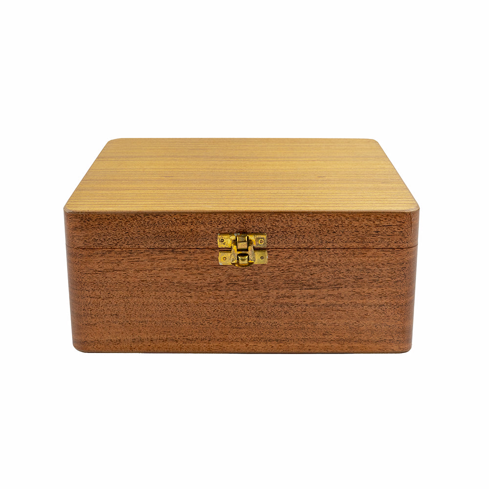 St Antony's chess pieces: Staunton style in double-weighted acacia and boxwood