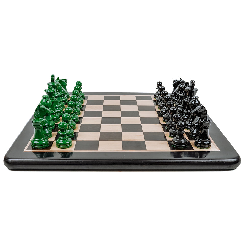 Longwall lacquered chess pieces: Staunton style in a weighted black/green lacquered boxwood