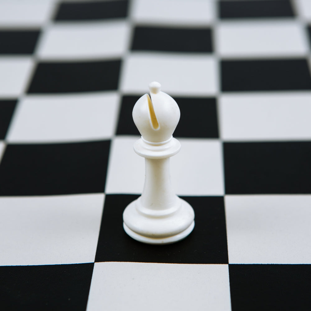 Nuffield chess pieces: Staunton style in weighted plastic