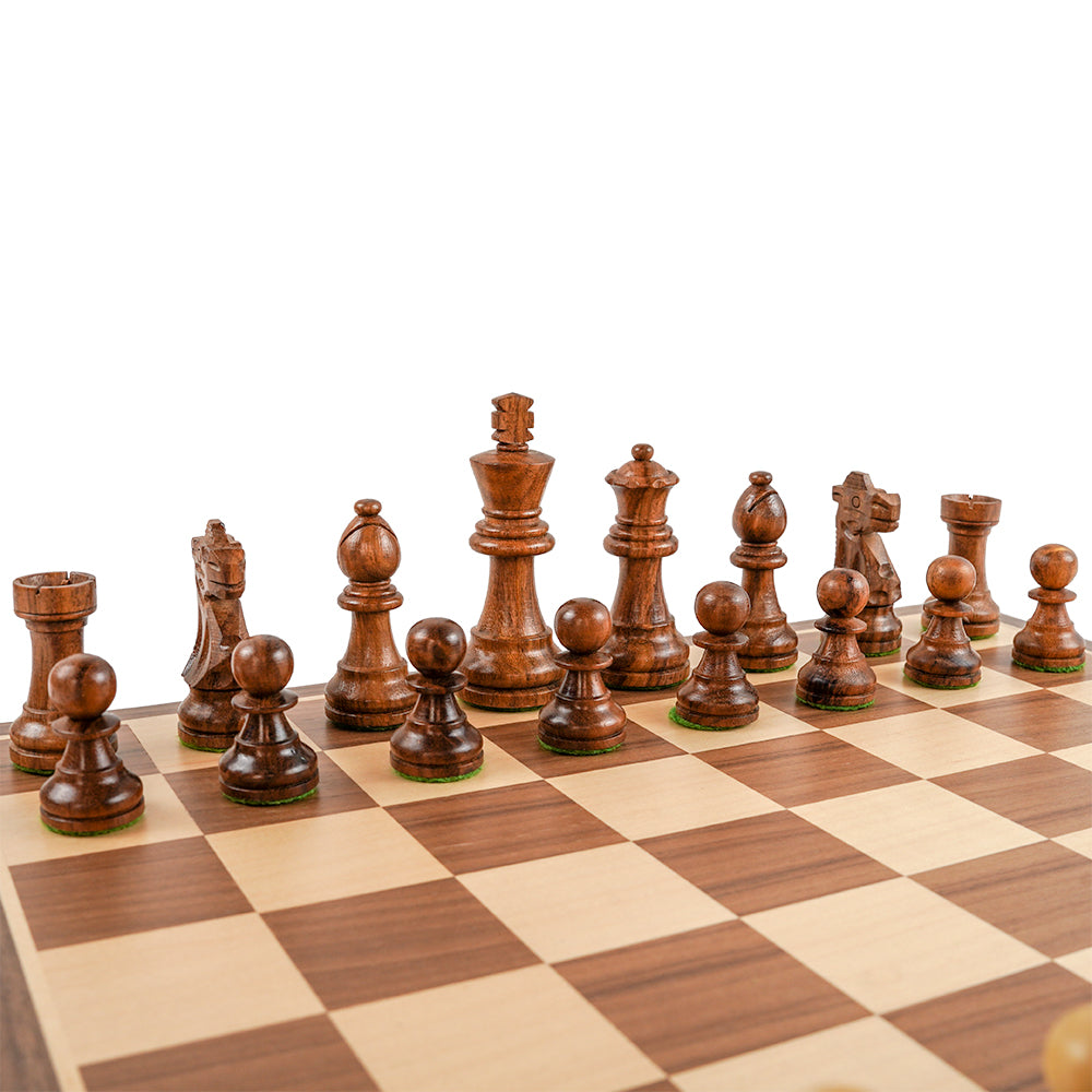 Reuben chess pieces: Staunton style in acacia and boxwood