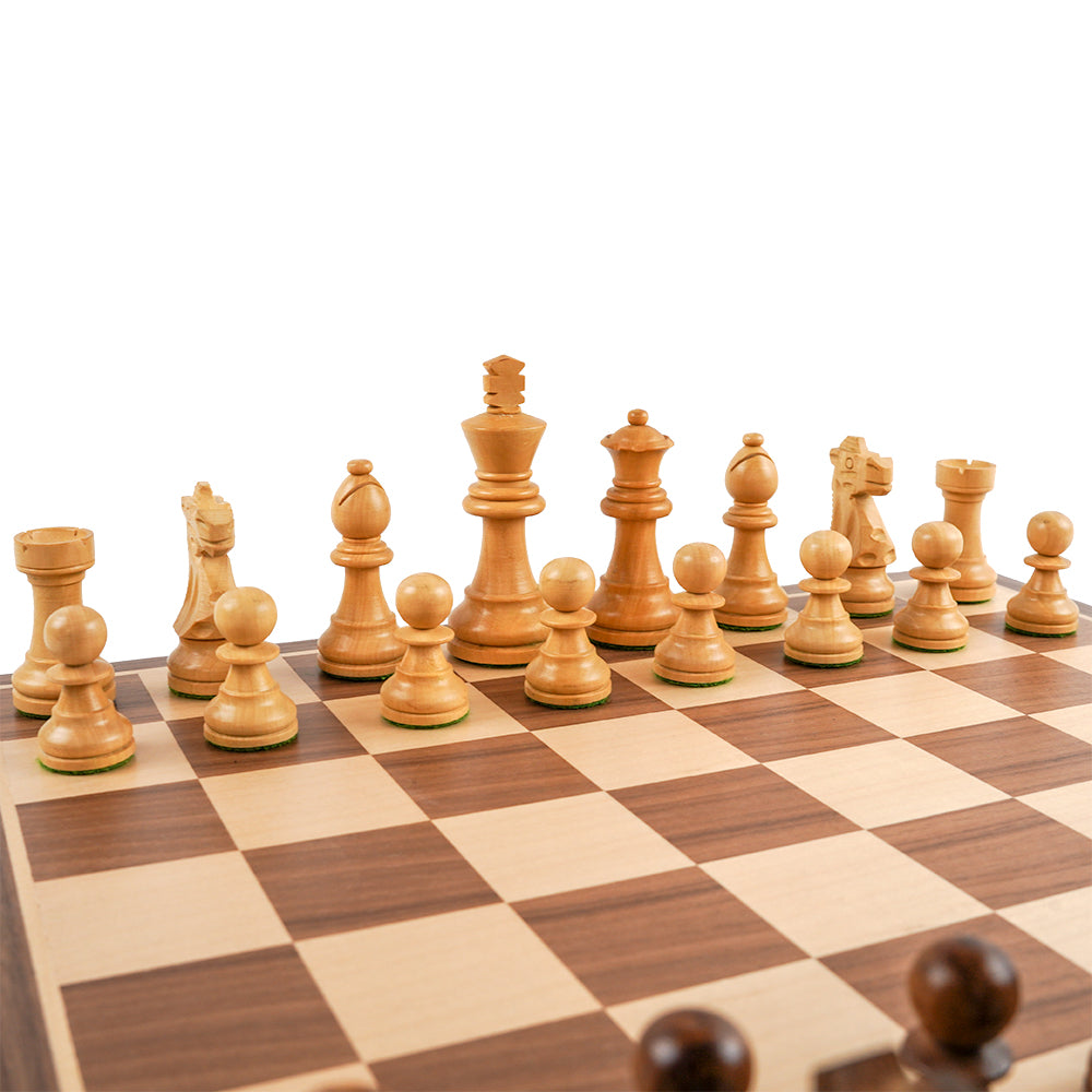 Reuben chess pieces: Staunton style in acacia and boxwood