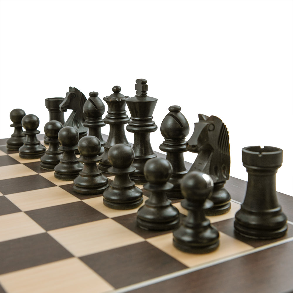 Wadham chess pieces: Staunton style in double-weighted natural and black boxwood